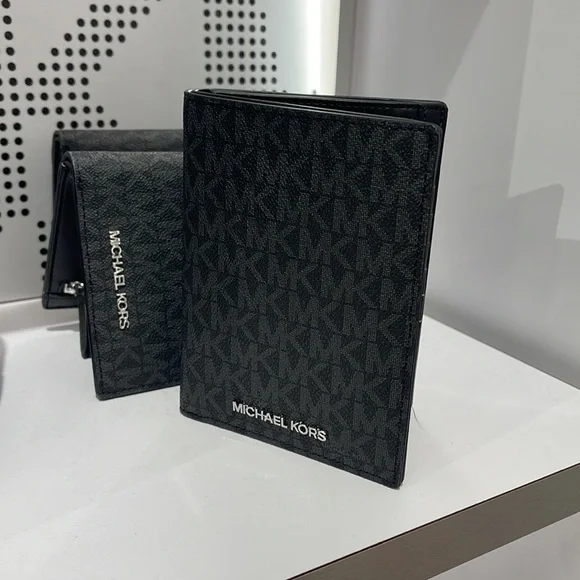 Michael Kors Jet Set Travel Passport Wallet
Black Signature/Silver-Tone Hardware - Picture 12 of 16